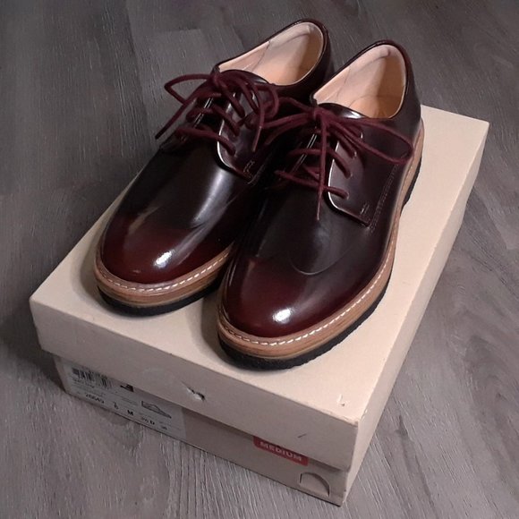 Clarks Shoes - Clarks Burgundy Brogue Derby Shoes - size 6, NWT